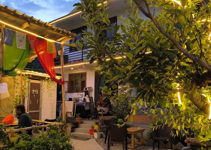 Farm Hostel & Camps Manali 